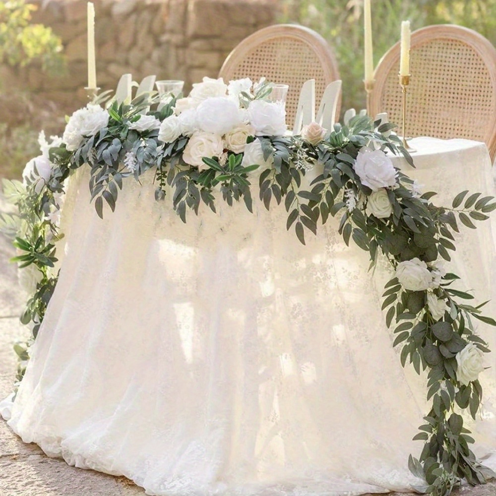 sweetheart table wedding